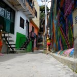 Kinder spielen in der Comuna 13